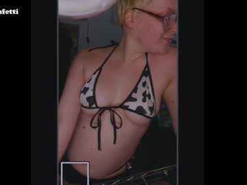 Bettyconfetti Chaturbate stream image from December 03, 2025