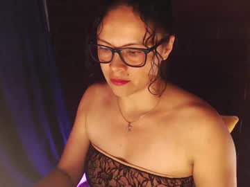 Lucybluee Chaturbate stream image from December 03, 2025