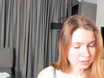 Hillaryaveles Chaturbate stream image from December 03, 2025