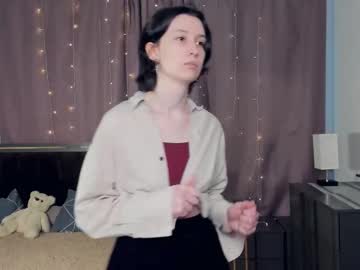 Crissybrave Chaturbate stream image from December 03, 2025