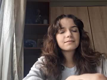 Lonniegoldrup Chaturbate stream image from December 03, 2025