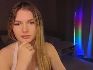 Evilyn_Next_Door Chaturbate stream image from December 03, 2025