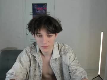 Mickleloveu Chaturbate stream image from December 03, 2025