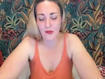 Cristinnna Chaturbate stream image from December 03, 2025