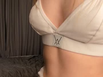 Jinatess Chaturbate stream image from December 03, 2025