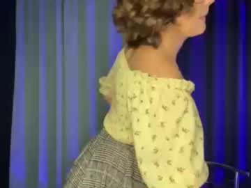 Lunavella Chaturbate stream image from December 03, 2025
