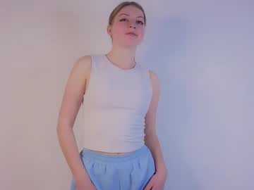 Winniehubric Chaturbate stream image from December 04, 2025