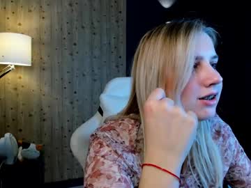 Lunasshine Chaturbate stream image from December 04, 2025