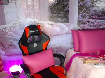 Laylawatson Chaturbate stream image from December 04, 2025