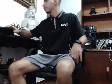 Kratoswolf Chaturbate stream image from December 04, 2025