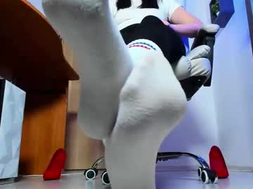 Vi_Vikkk Chaturbate stream image from December 04, 2025
