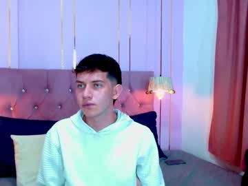 Deyvigreko Chaturbate stream image from December 04, 2025