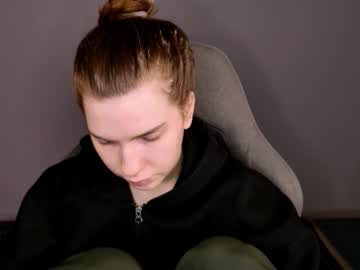 Aliceinredsquare_ Chaturbate stream image from December 05, 2025