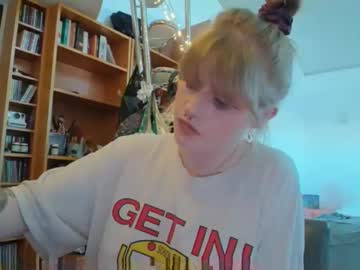 Lunalovetea Chaturbate stream image from December 05, 2025