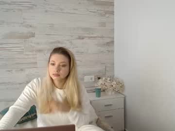 Amelieleclair Chaturbate stream image from December 06, 2025