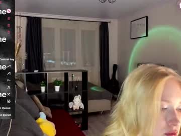 Angelkissmee Chaturbate stream image from December 07, 2025