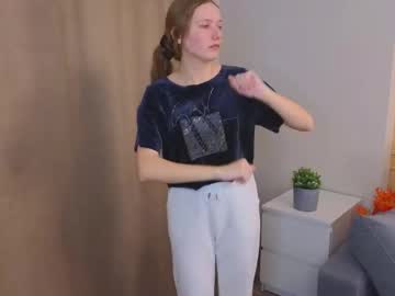 Yuonnekreider Chaturbate stream image from December 08, 2025