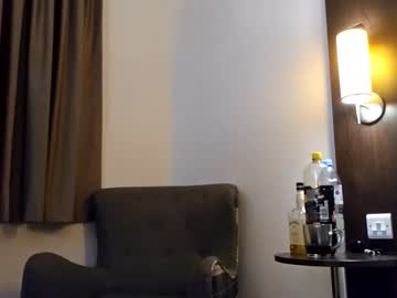 London_1987 Chaturbate stream image from December 08, 2025