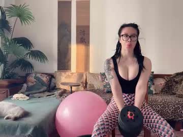 Lingzi9333 Chaturbate stream image from December 08, 2025