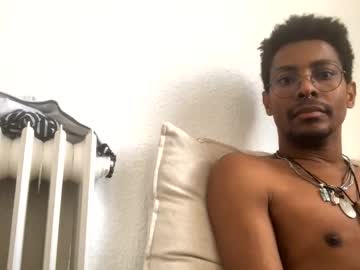 Fluyendoenmadrid Chaturbate stream image from December 08, 2025