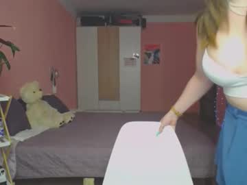 Halleyg Chaturbate stream image from December 08, 2025