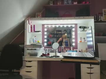 Petrapleasure Chaturbate stream image from December 08, 2025