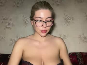 Luxsonyastar Chaturbate stream image from December 08, 2025