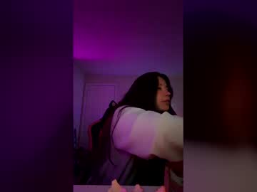 Petitelatinamama Chaturbate stream image from December 08, 2025