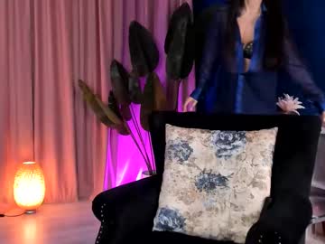 Lunamuze Chaturbate stream image from December 10, 2025