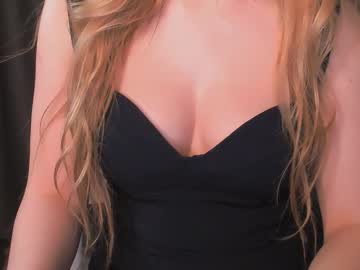 Luna1vibe Chaturbate stream image from December 11, 2025