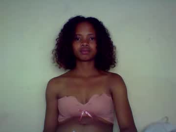 Kamillah69 Chaturbate stream image from December 11, 2025