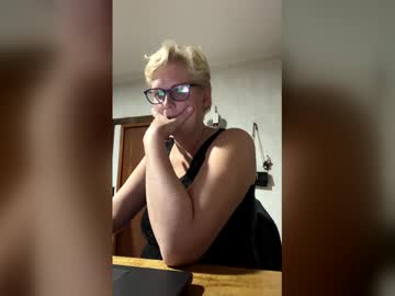 Queenbeeangel Chaturbate stream image from December 11, 2025