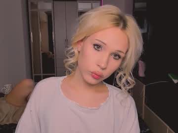 Kristialsoopp Chaturbate stream image from December 11, 2025