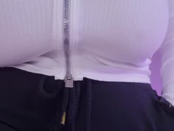 Aveksmr Chaturbate stream image from December 12, 2025