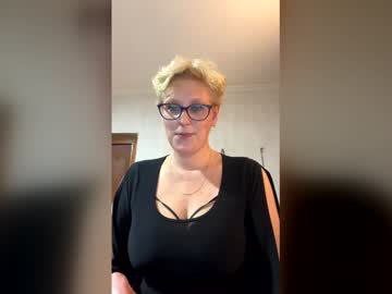Queenbeeangel Chaturbate stream image from December 12, 2025