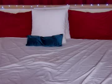 Lovelycaroline_ Chaturbate stream image from December 13, 2025
