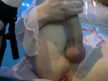 Prettygingershlong Chaturbate stream image from December 13, 2025