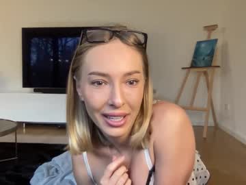 Cynthiaamoore Chaturbate stream image from December 13, 2025