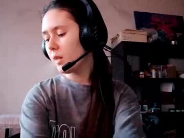 Caitlynvuono Chaturbate stream image from December 14, 2025