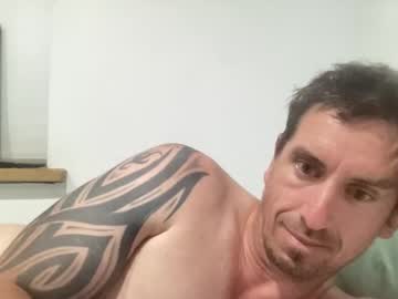 Kiwibuzzer Chaturbate stream image from December 14, 2025