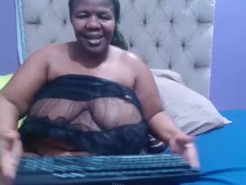Curveychubbyzoe Chaturbate stream image from December 14, 2025