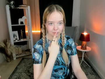 Bellamontgomery Chaturbate stream image from December 14, 2025