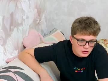 Robertokingsize Chaturbate stream image from December 15, 2025