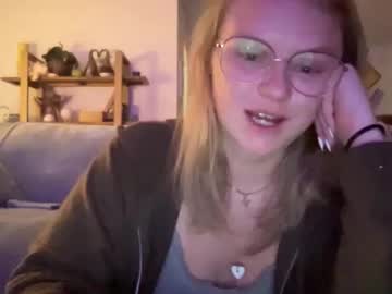 Madlymads Chaturbate stream image from December 15, 2025