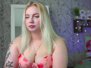 Moon_Valkyriie Chaturbate stream image from December 15, 2025