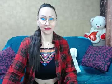 Milfbrunet Chaturbate stream image from December 15, 2025