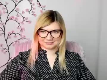Molly_Moree Chaturbate stream image from December 15, 2025