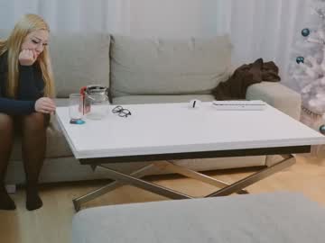 Snowyphoenix Chaturbate stream image from December 15, 2025
