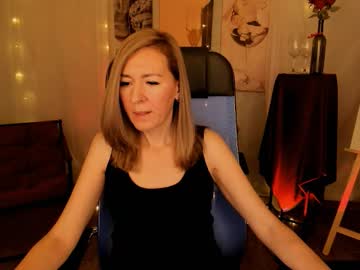Donnasmitth Chaturbate stream image from December 15, 2025