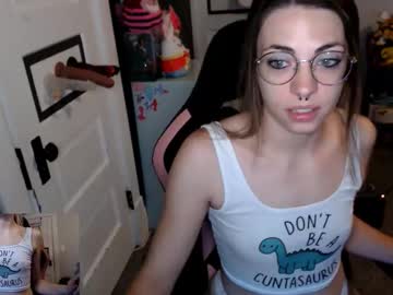 Kierbearkisses Chaturbate stream image from December 15, 2025
